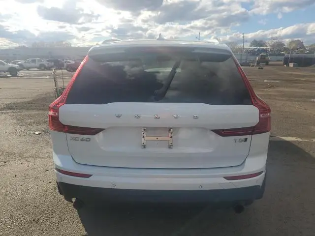 2020 VOLVO XC60 T5 MOMENTUM  