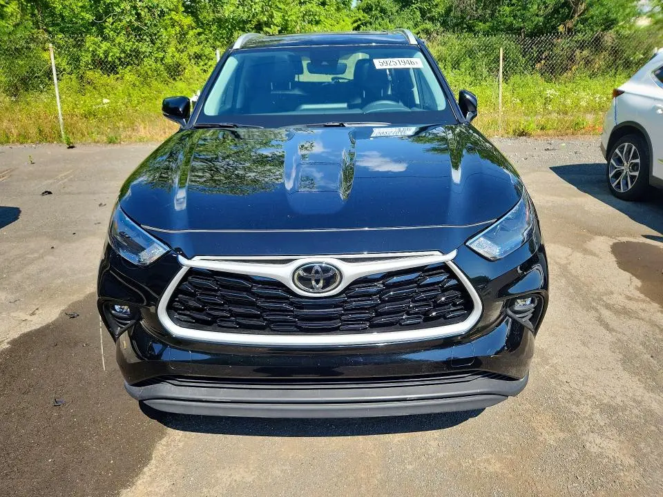 2026 TOYOTA HIGHLANDER XLE  