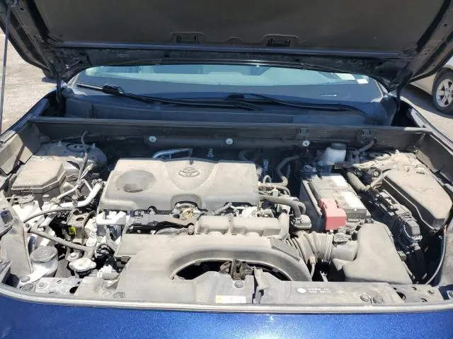 2021 TOYOTA RAV4 XLE  