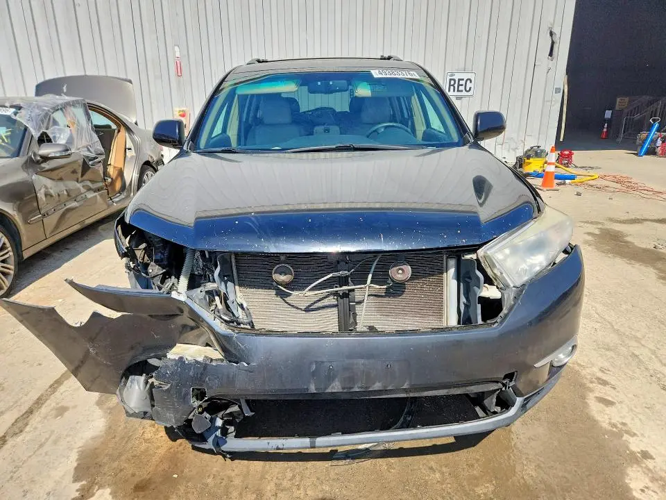 2012 TOYOTA HIGHLANDER SE  