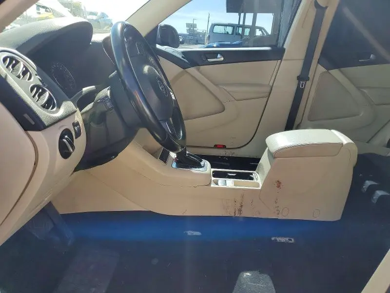 2013 VOLKSWAGEN TIGUAN S  