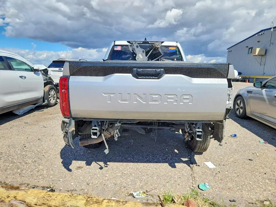 2022 TOYOTA TUNDRA SR5  