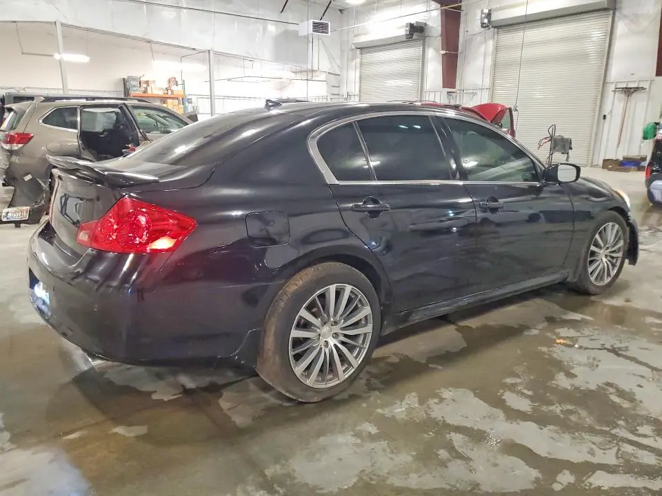 2011 INFINITI G37   