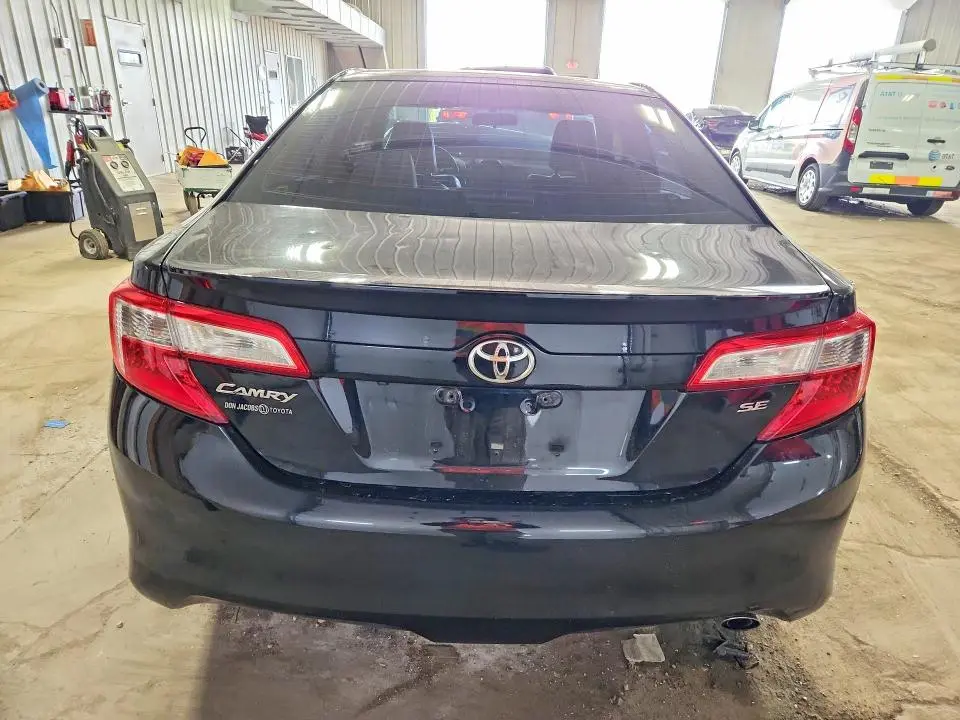 2014 TOYOTA CAMRY SE  