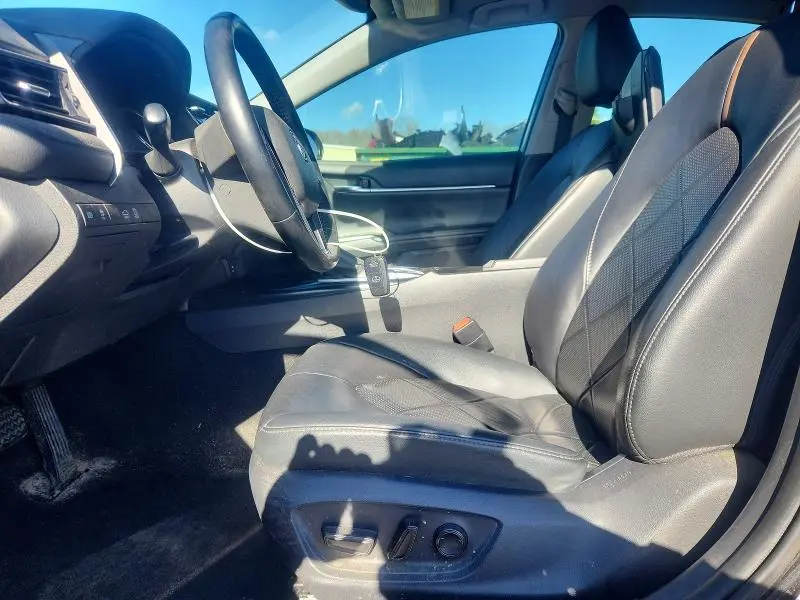 2019 TOYOTA CAMRY XLE V6  
