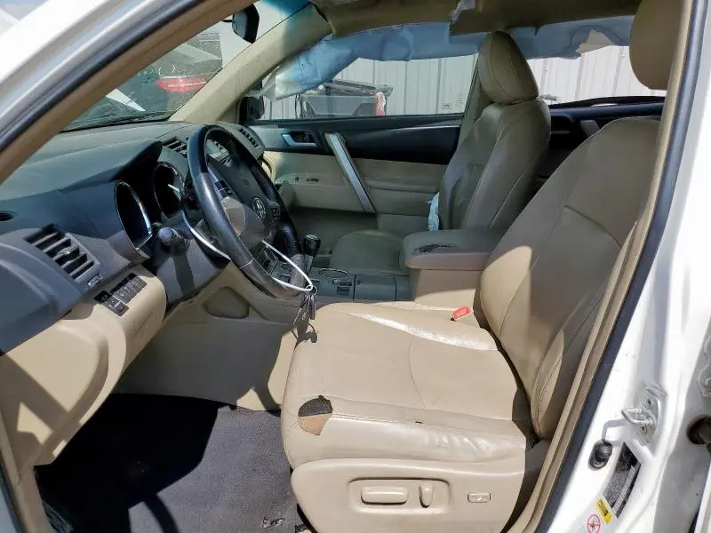 2013 TOYOTA HIGHLANDER BASE