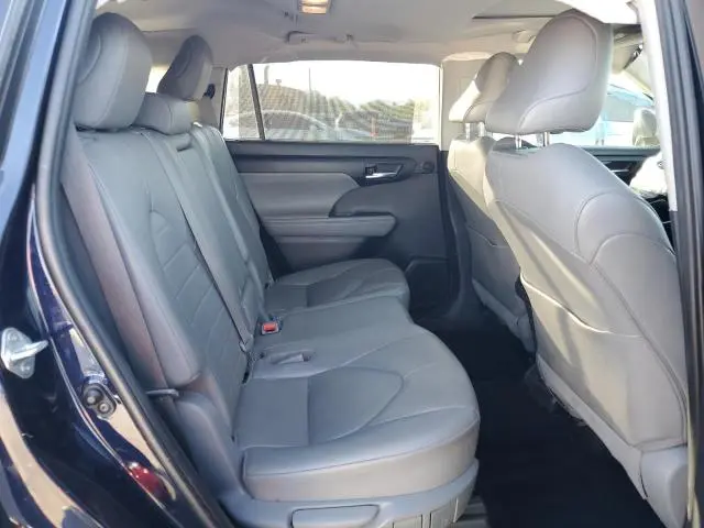 2020 TOYOTA HIGHLANDER XLE  