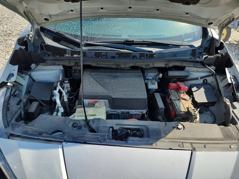 2019 NISSAN LEAF SL  