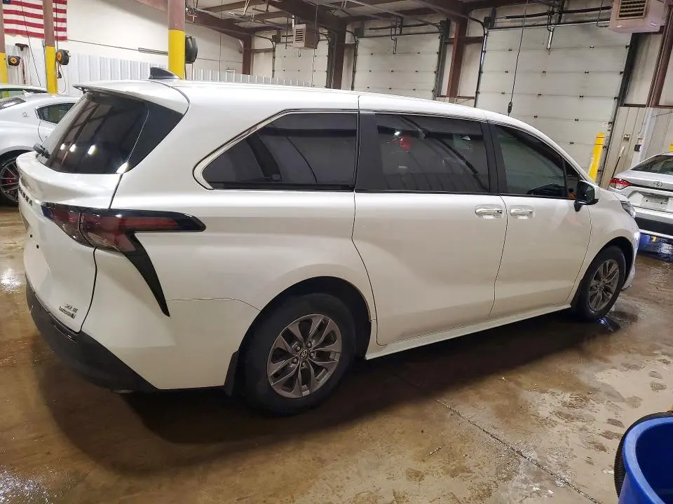 2024 TOYOTA SIENNA XLE 7-PASSENGER  