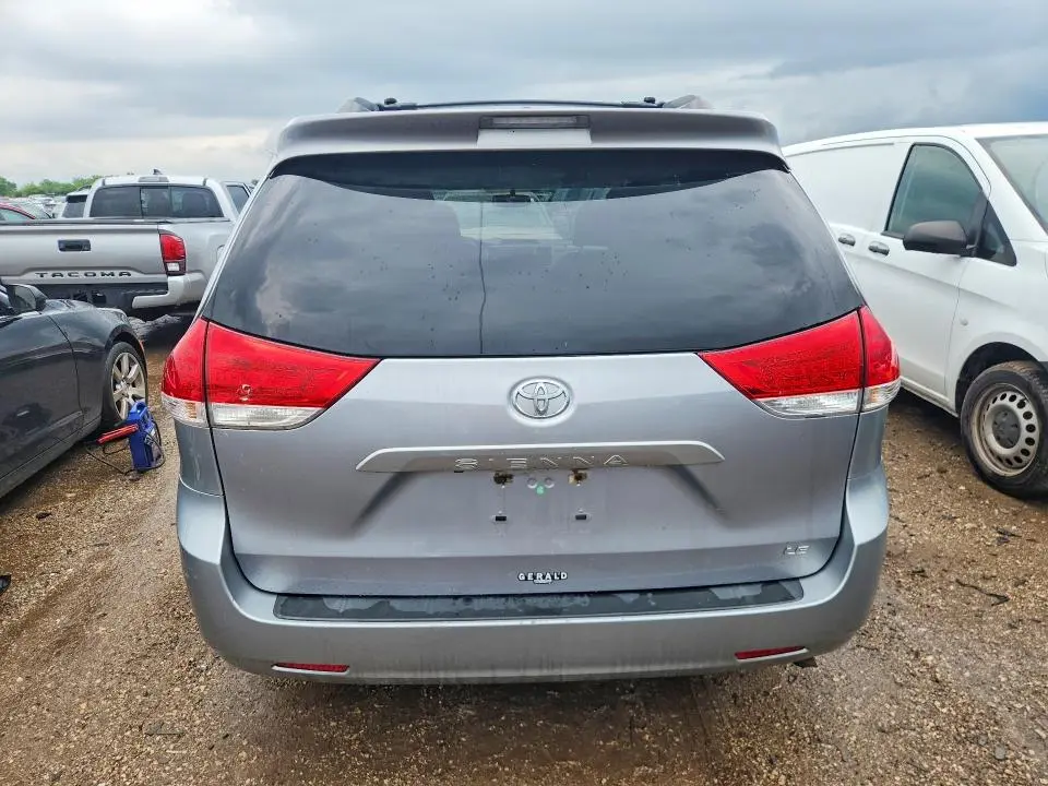 2012 TOYOTA SIENNA LE  