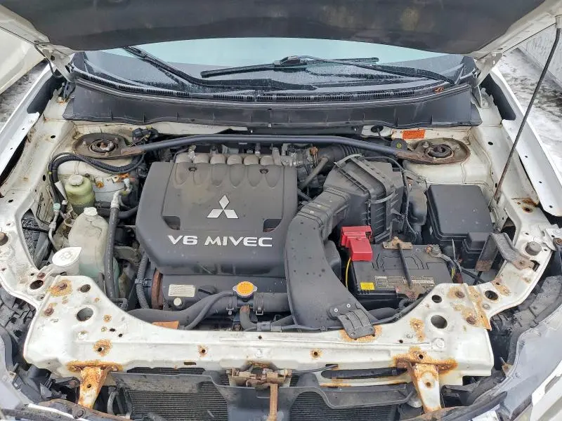 2011 MITSUBISHI OUTLANDER SE  