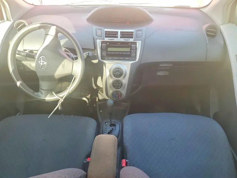 2011 TOYOTA YARIS BASE  