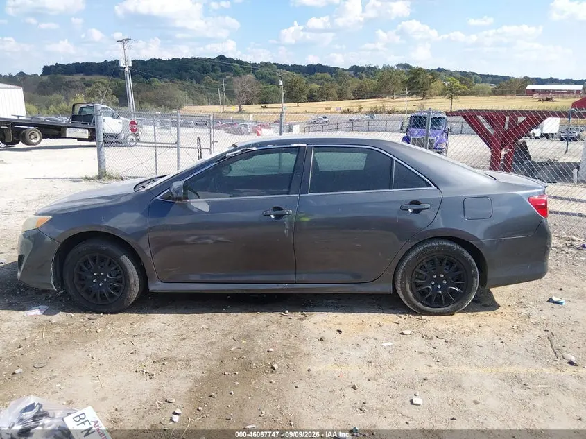 2014 TOYOTA CAMRY SE