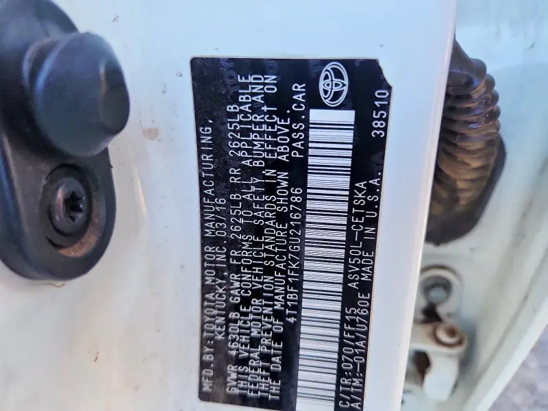 2016 TOYOTA CAMRY LE  