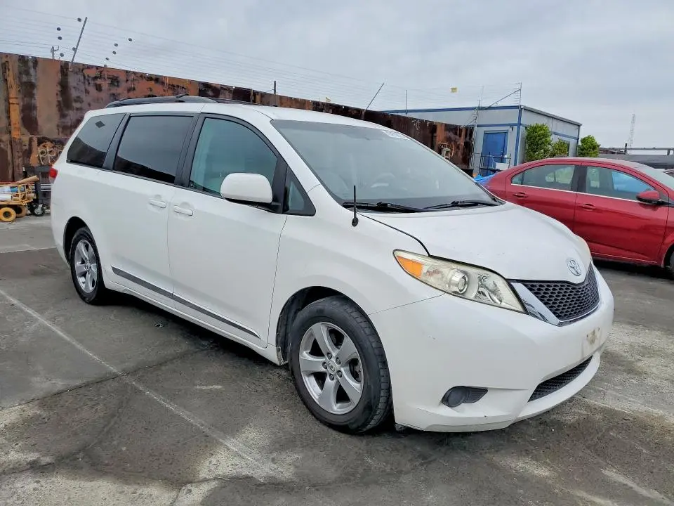 2011 TOYOTA SIENNA LE  