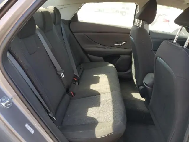 2023 HYUNDAI ELANTRA SE  