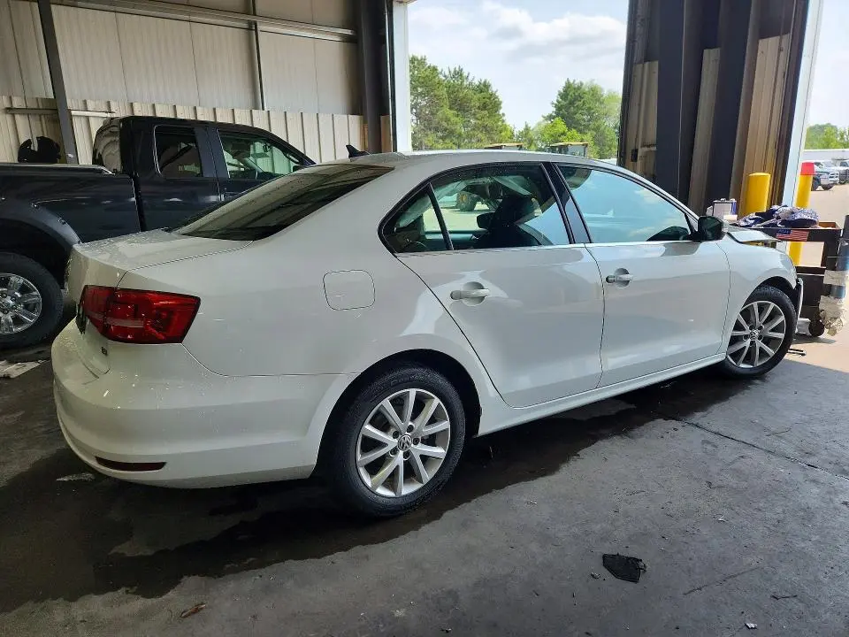 2015 VOLKSWAGEN JETTA SE  