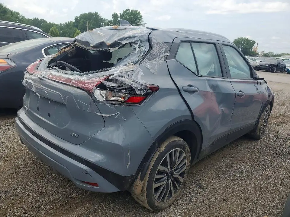 2024 NISSAN KICKS SV  
