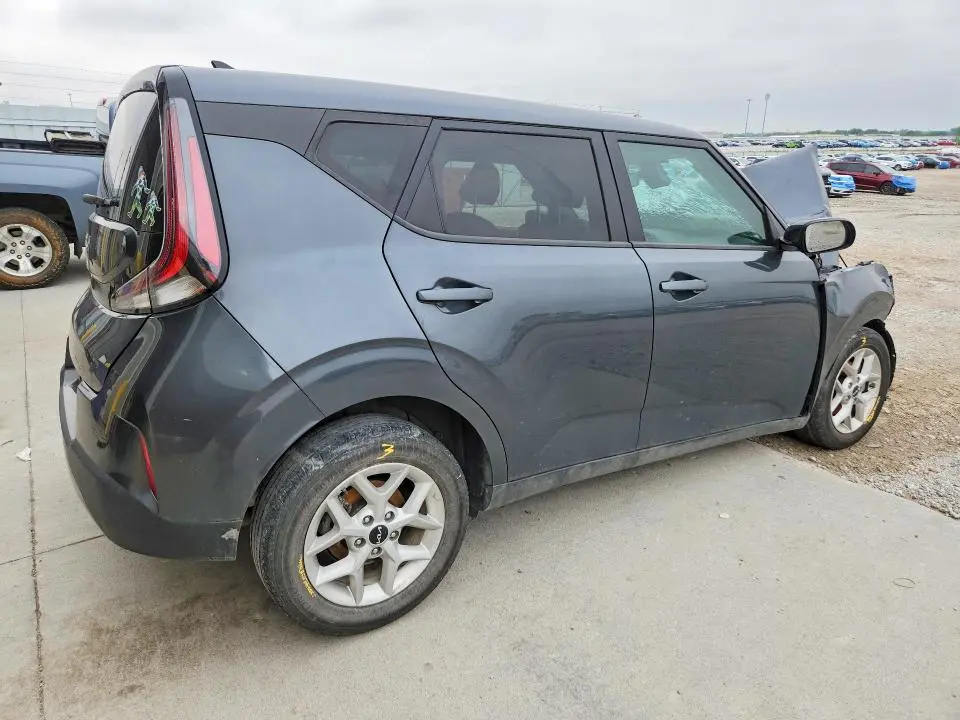 2023 KIA SOUL LX  