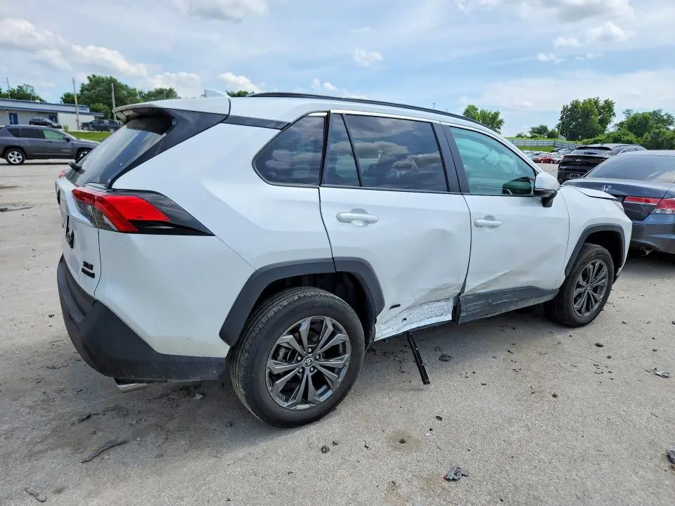 2024 TOYOTA RAV4 XLE PREMIUM  