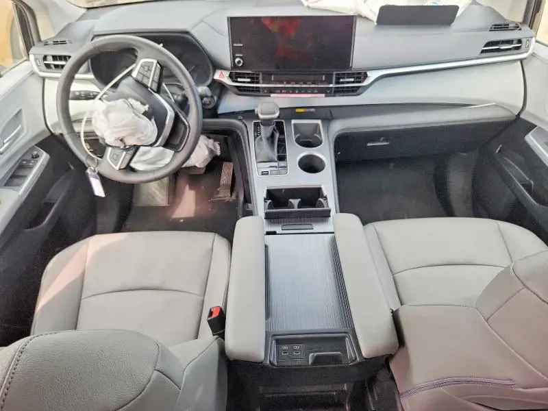 2026 TOYOTA SIENNA XLE 8-PASSENGER  