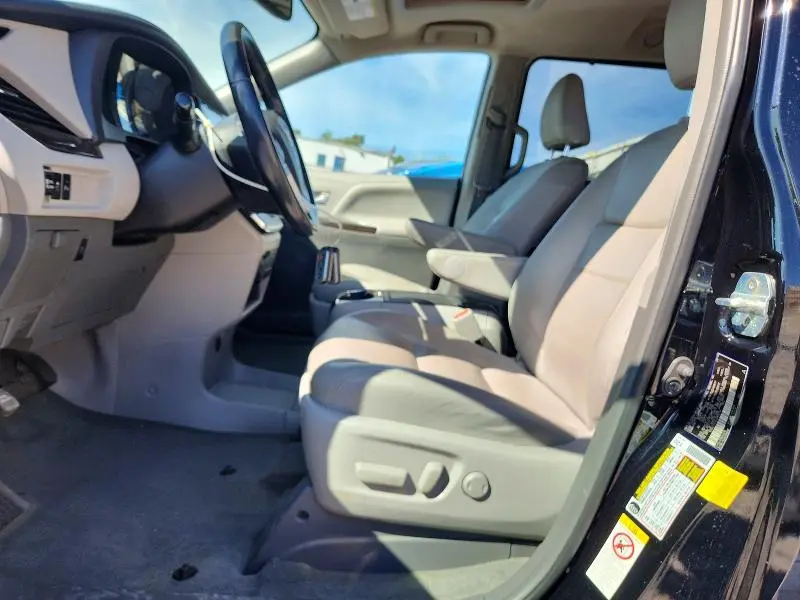 2018 TOYOTA SIENNA XLE 8-PASSENGER  