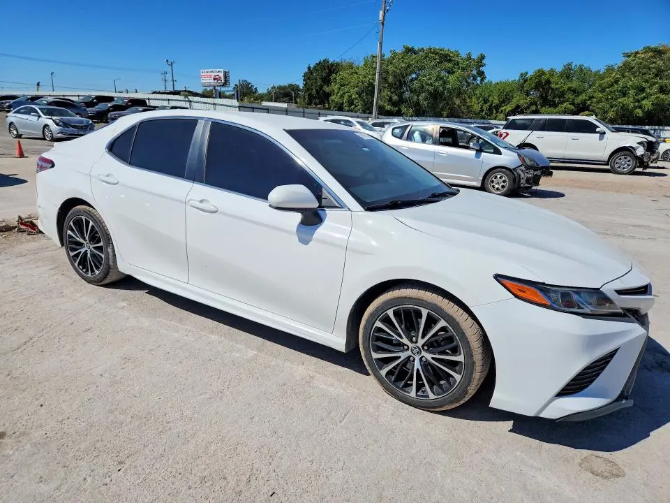2019 TOYOTA CAMRY SE  