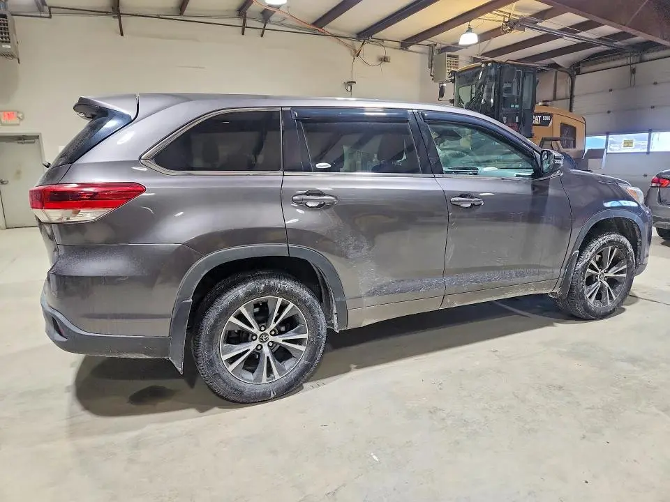 2018 TOYOTA HIGHLANDER LE  