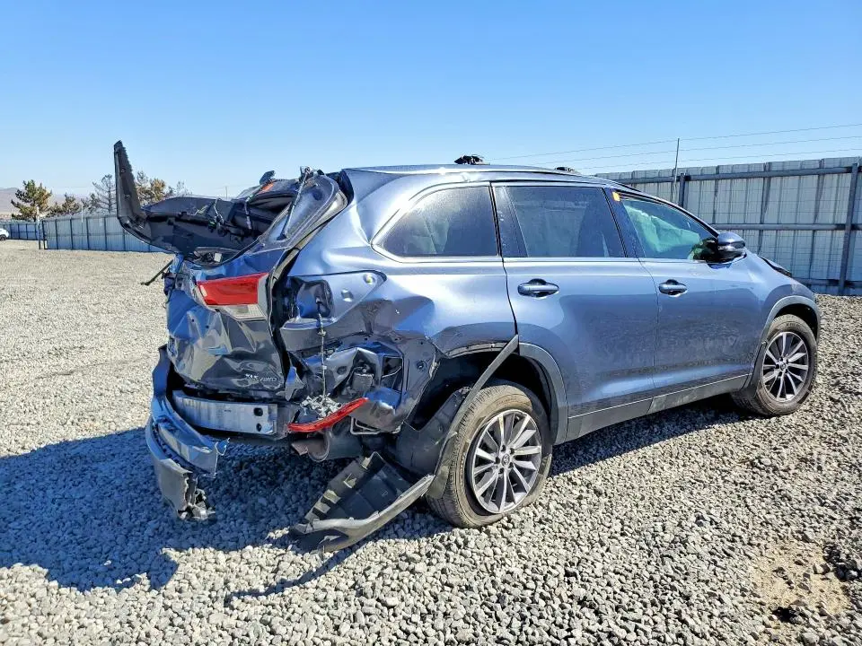 2019 TOYOTA HIGHLANDER XLE  