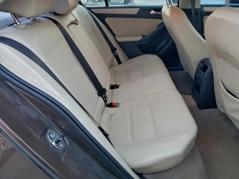 2011 VOLKSWAGEN JETTA SE  