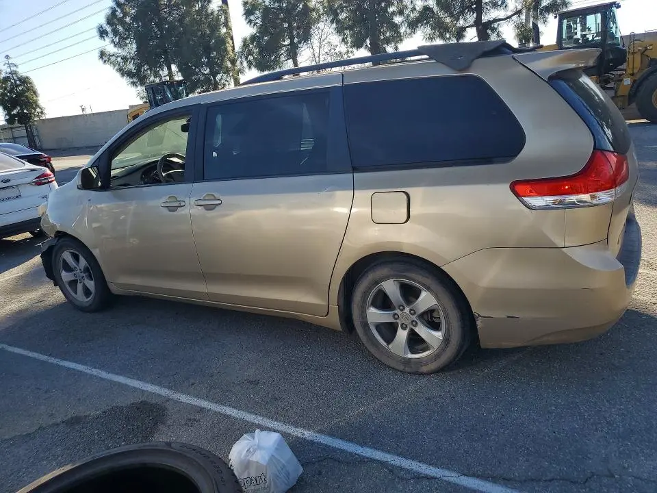 2012 TOYOTA SIENNA LE 8-PASSENGER  