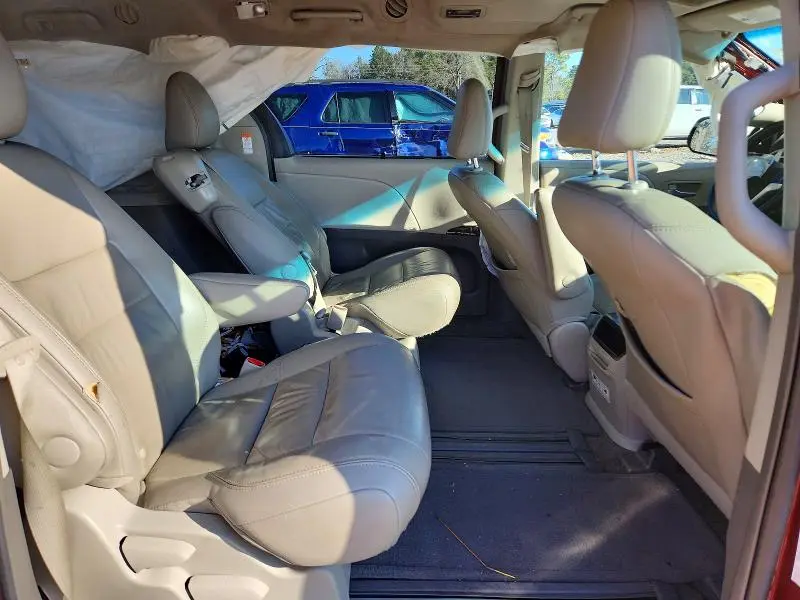 2015 TOYOTA SIENNA XLE  