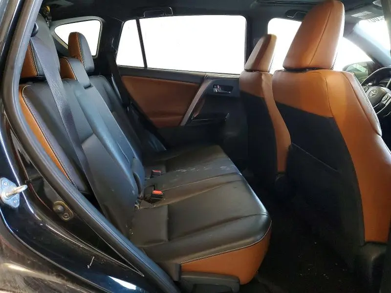 2016 TOYOTA RAV4 SE  