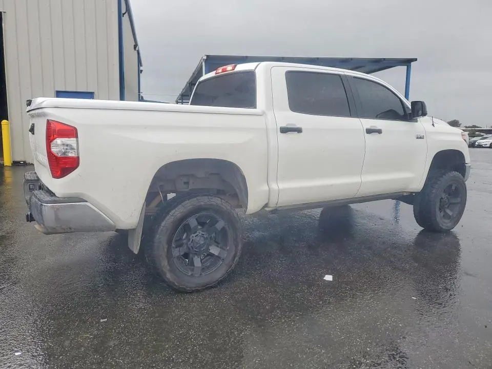 2016 TOYOTA TUNDRA CREWMAX SR5  