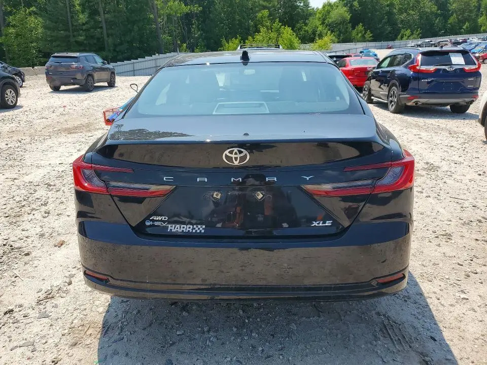 2025 TOYOTA CAMRY XLE  