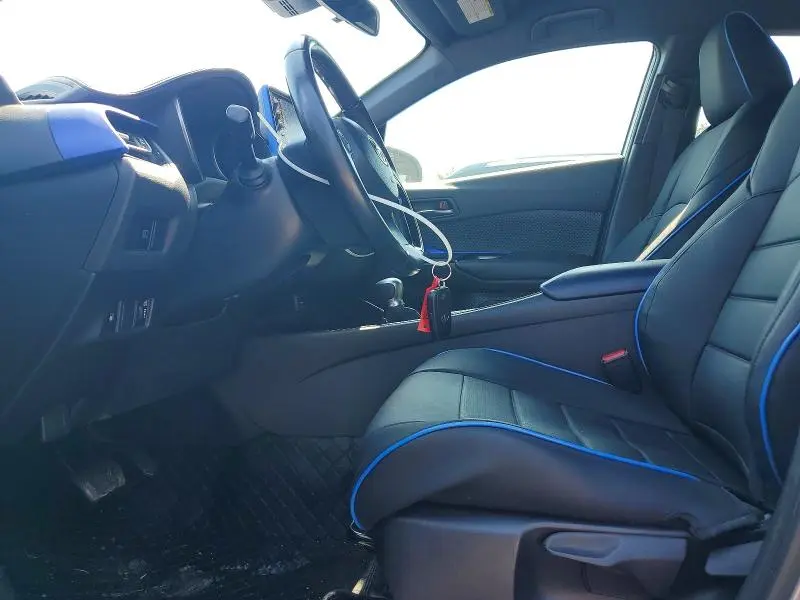 2020 TOYOTA C-HR XLE  