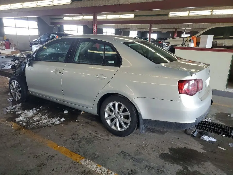 2010 VOLKSWAGEN JETTA SE  