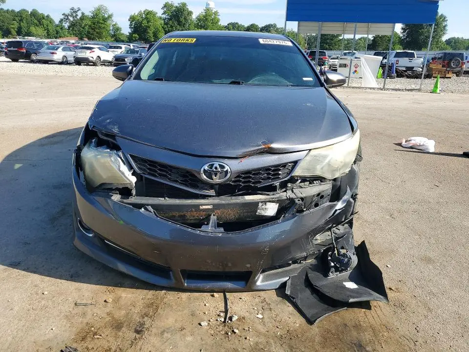 2014 TOYOTA CAMRY SE  