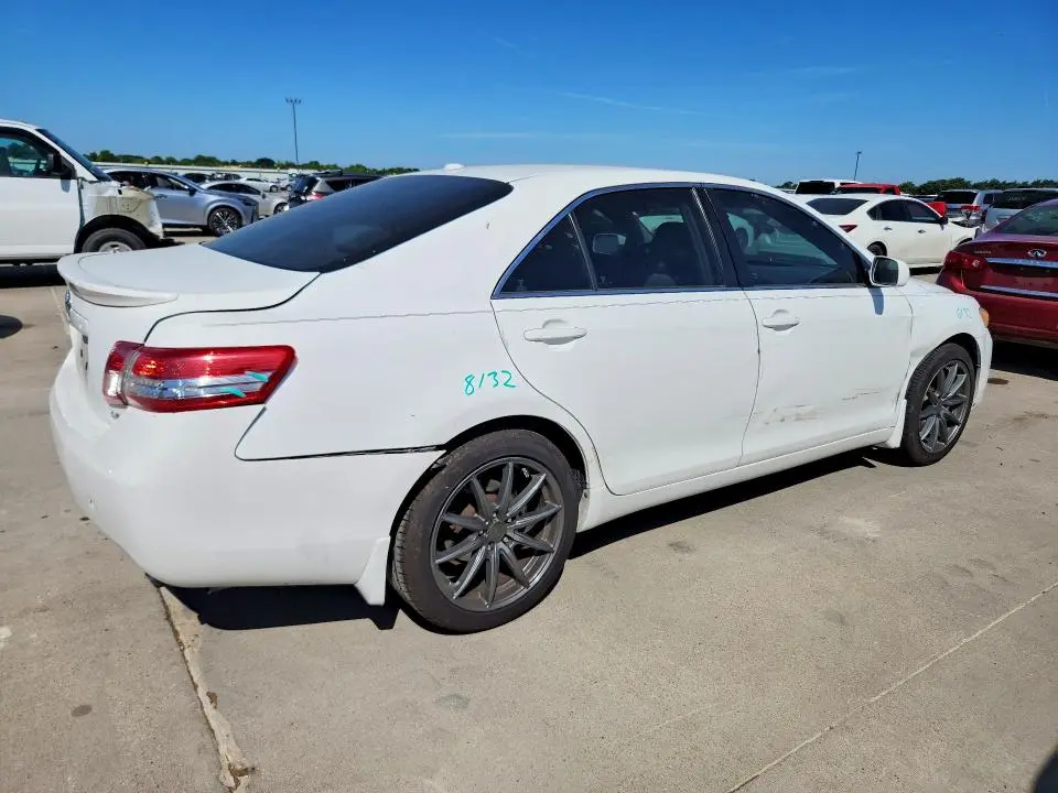 2011 TOYOTA CAMRY LE  