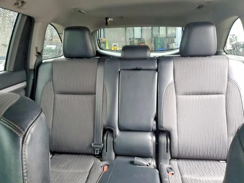 2017 TOYOTA HIGHLANDER LE  