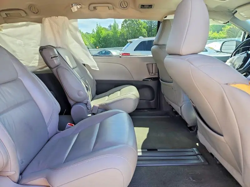 2016 TOYOTA SIENNA XLE 8-PASSENGER  
