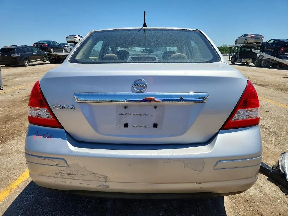 2011 NISSAN VERSA 1.8 S  