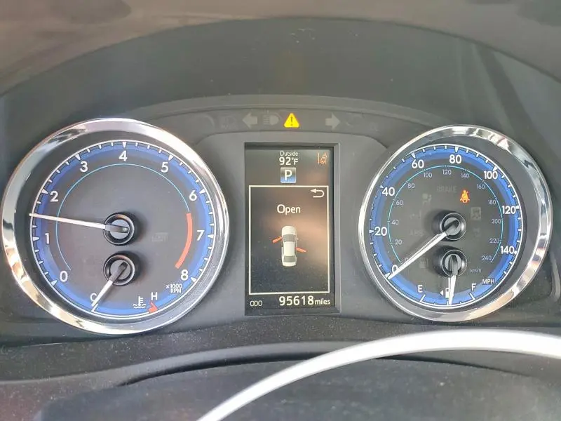 2017 TOYOTA COROLLA SE  
