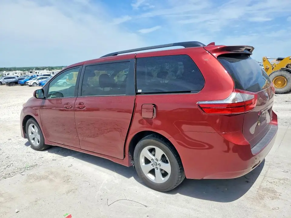2018 TOYOTA SIENNA LE  