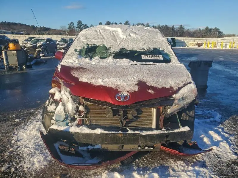 2013 TOYOTA SIENNA LE  