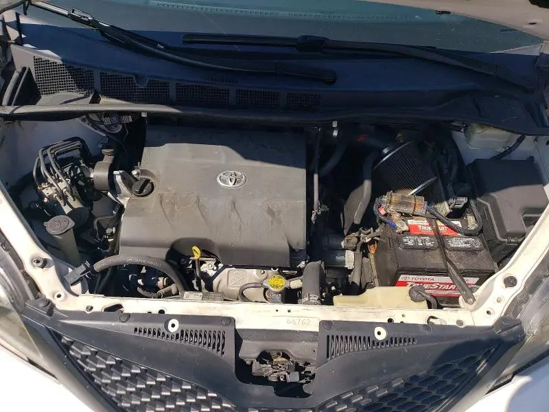 2015 TOYOTA SIENNA SPORT  