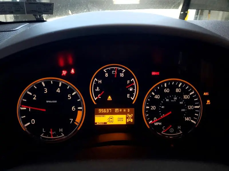 2013 NISSAN TITAN SV  
