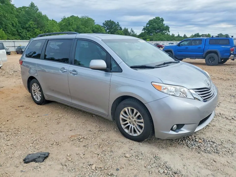 2015 TOYOTA SIENNA XLE 8-PASSENGER  
