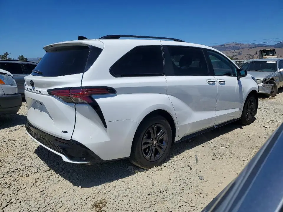 2025 TOYOTA SIENNA XSE  