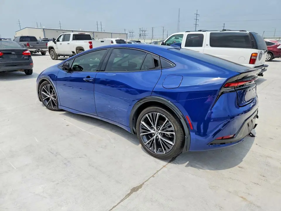 2025 TOYOTA PRIUS XLE  